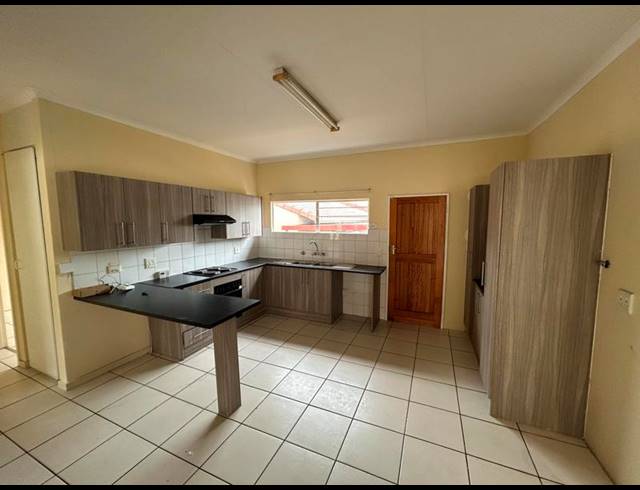 3 BEDROOM PROPERTY TO RENT IN HALFWAY GARDENS
